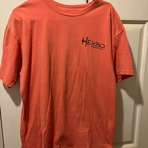 Medium Heybo tee. Salmon color. Ducks on the back.